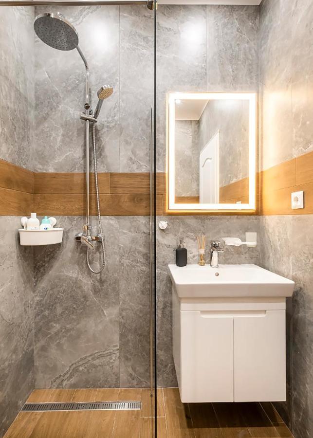 Stylish 1Bdr Central Apartment София Екстериор снимка